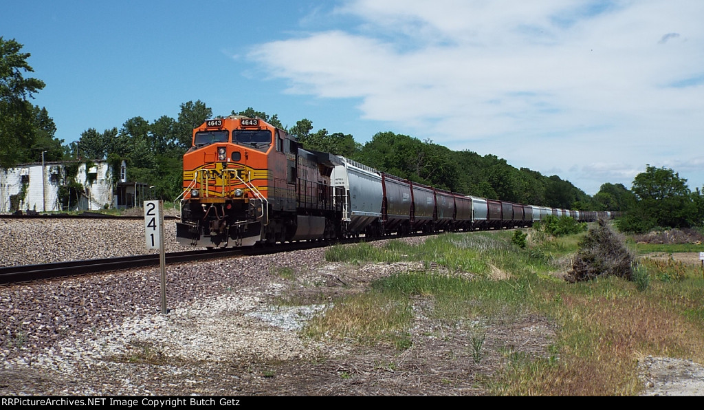 BNSF 4643 brings up the rear....